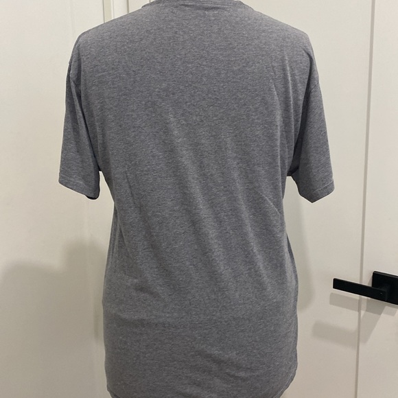 Hanes V-Neck Skull with Headphones Graphic Tshirt |Size Large - Picture 5 of 6